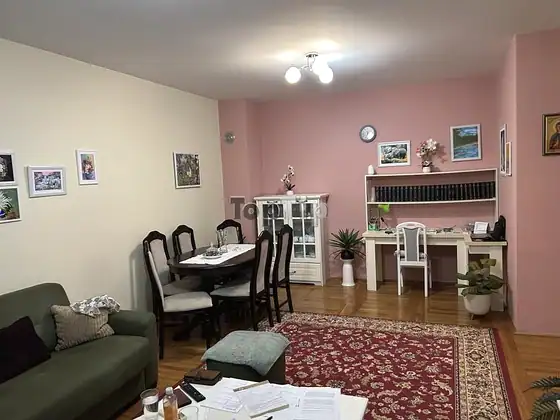 Dvosoban stan u novijoj zgradi u užem centru