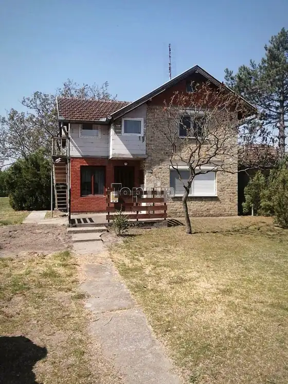 Kuća sa poslovnim prostorom u Tavankutu